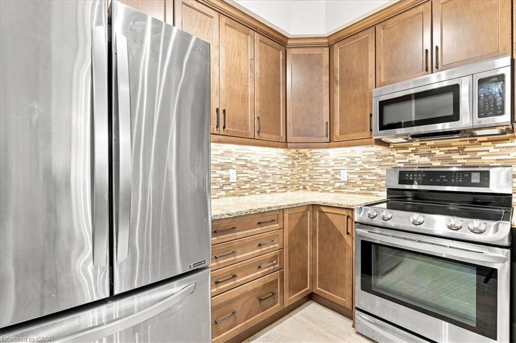 206-23 Stumpf Street Property Photo 5