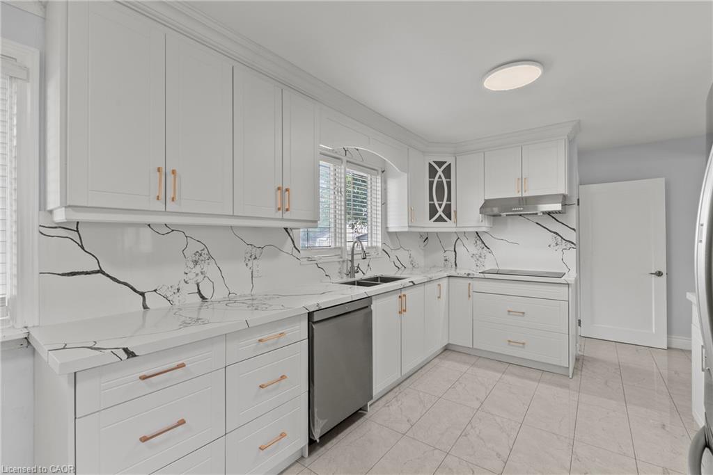 1648 Third Avenue Property Photo 9