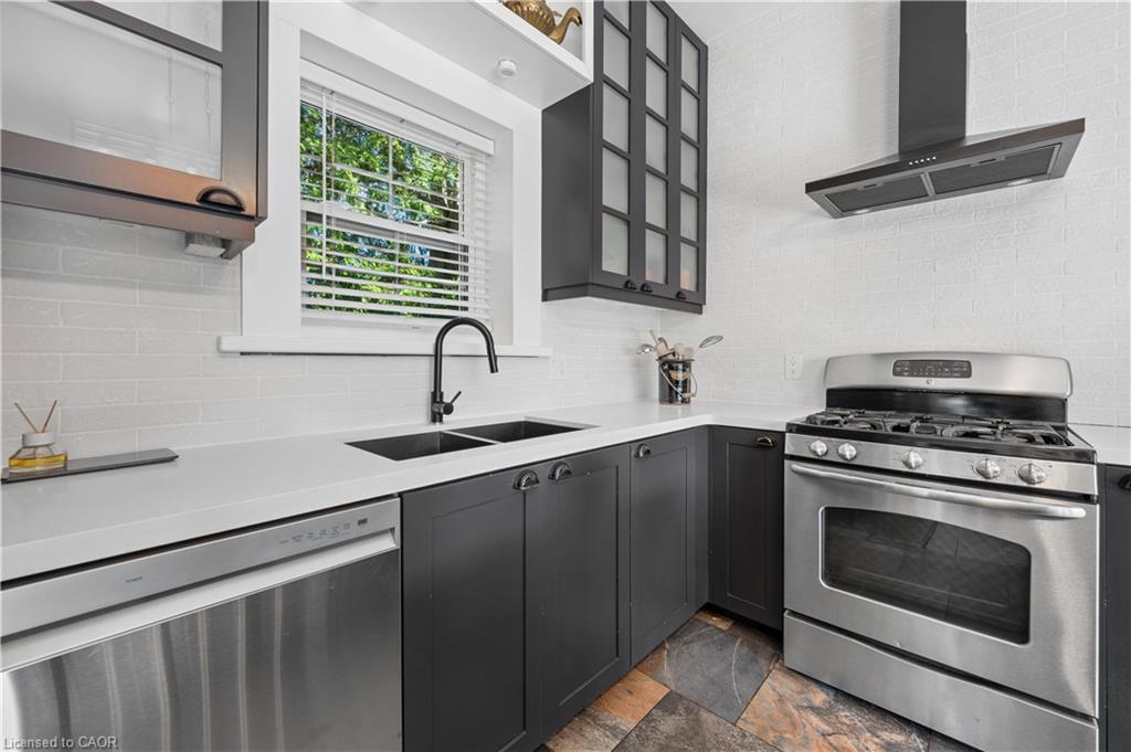 66 Park Hill Road E Property Photo 10