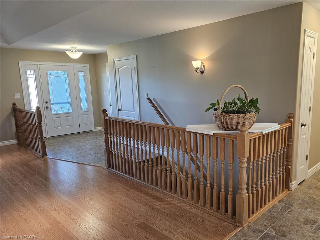 39 Ross Avenue N Property Photo 4