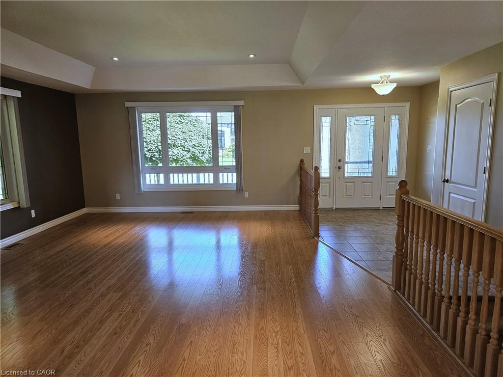 39 Ross Avenue N Property Photo 5