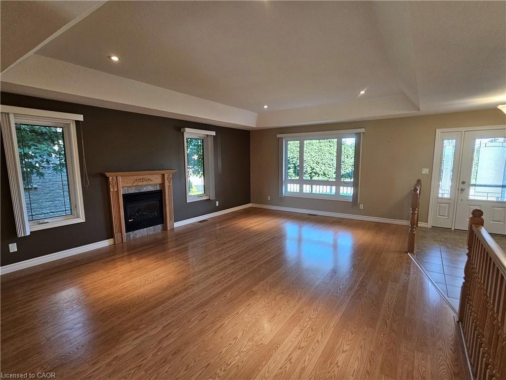 39 Ross Avenue N Property Photo 6