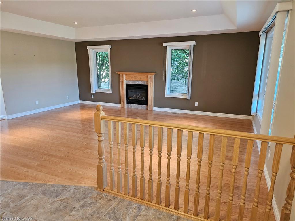 39 Ross Avenue N Property Photo 7