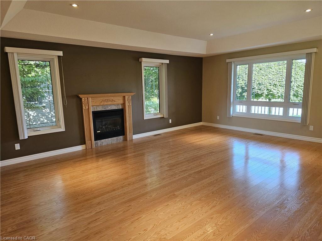 39 Ross Avenue N Property Photo 9