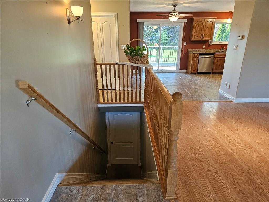 39 Ross Avenue N Property Photo 12