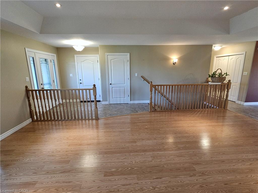 39 Ross Avenue N Property Photo 13