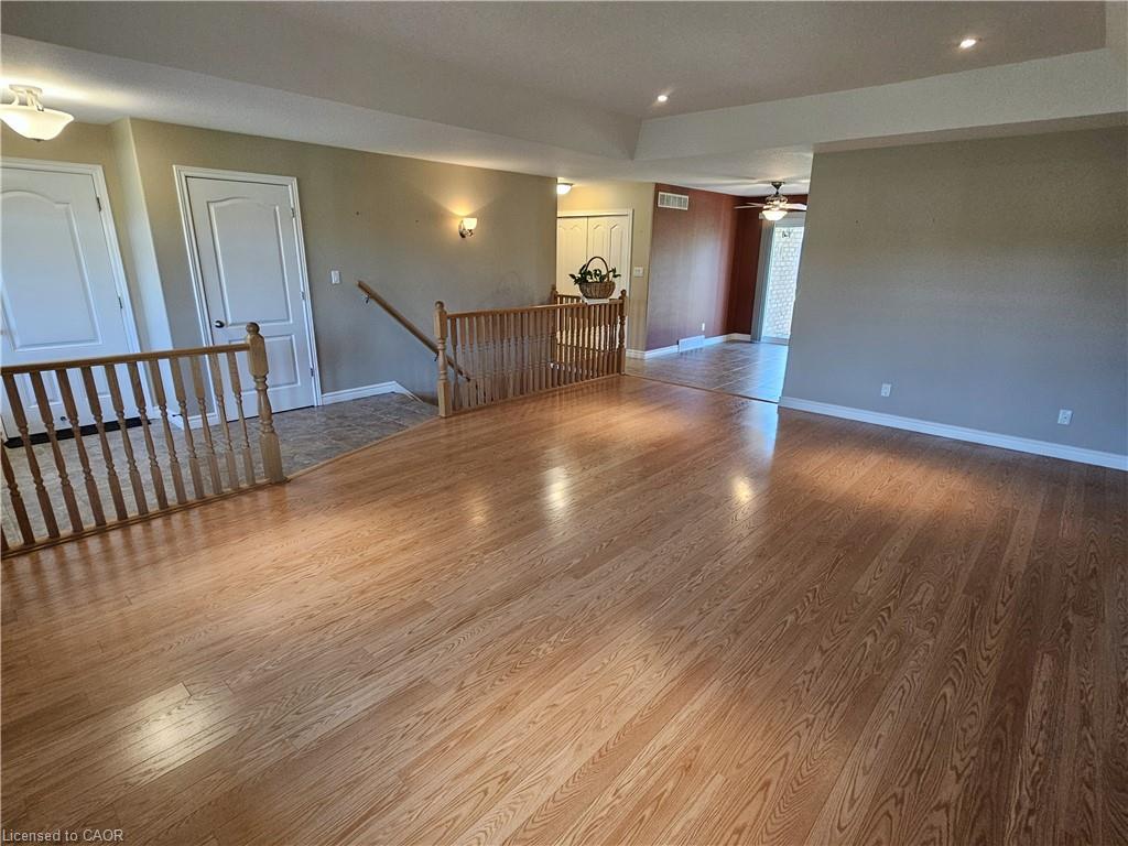 39 Ross Avenue N Property Photo 14