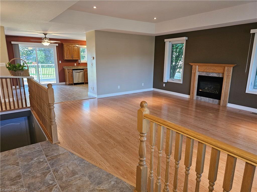 39 Ross Avenue N Property Photo 15