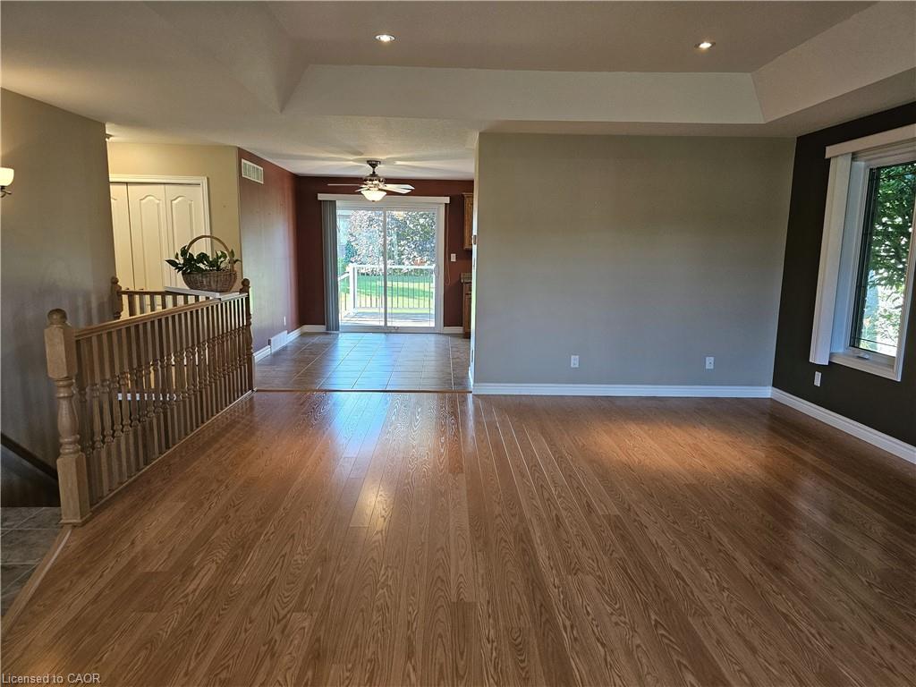 39 Ross Avenue N Property Photo 17