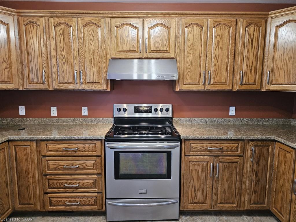 39 Ross Avenue N Property Photo 21