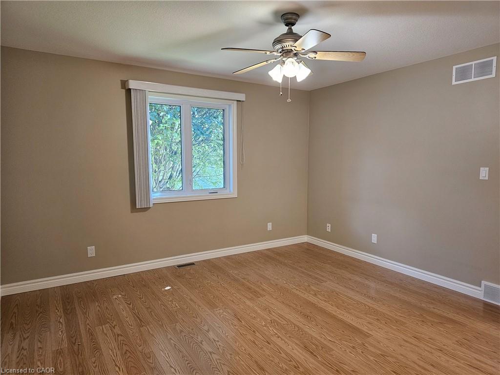 39 Ross Avenue N Property Photo 25