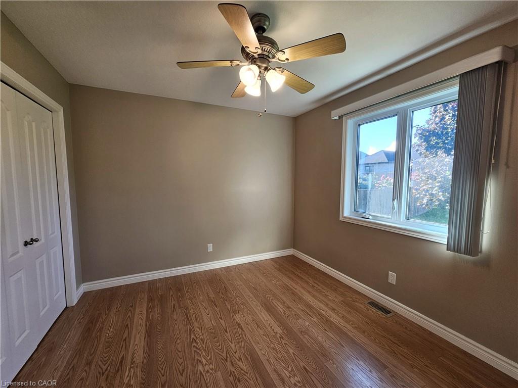 39 Ross Avenue N Property Photo 27