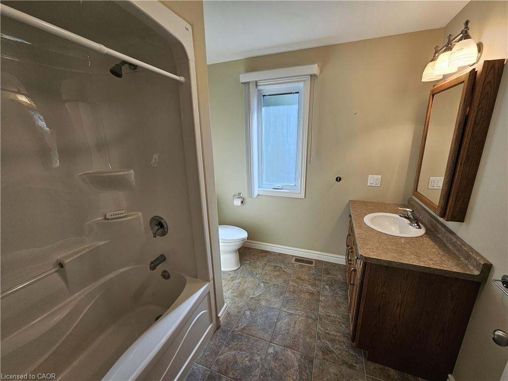 39 Ross Avenue N Property Photo 29