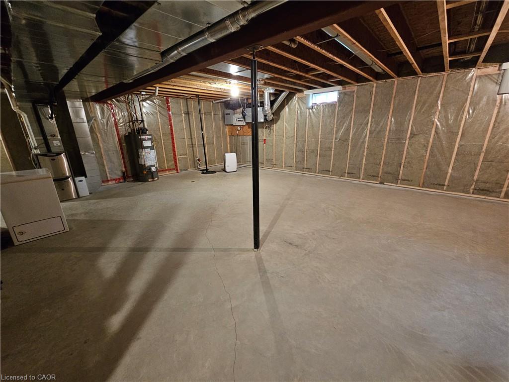 39 Ross Avenue N Property Photo 31