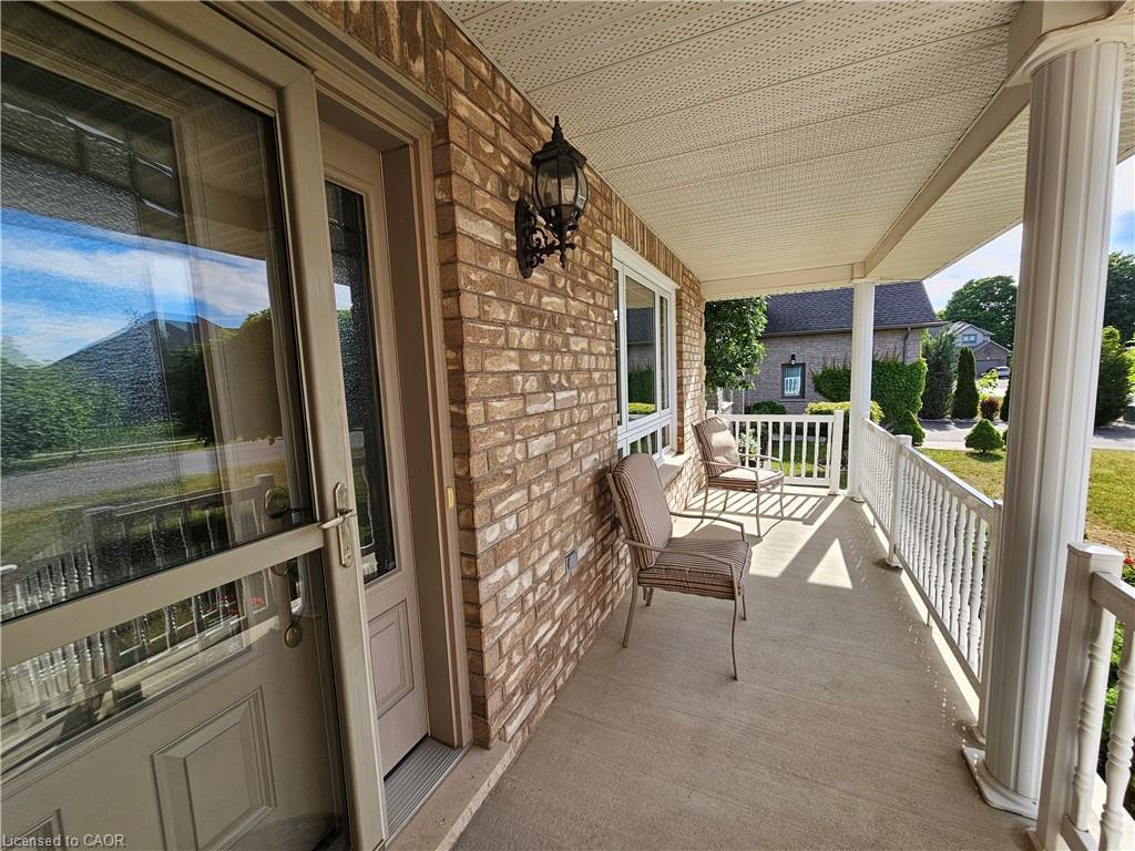 39 Ross Avenue N Property Photo 35