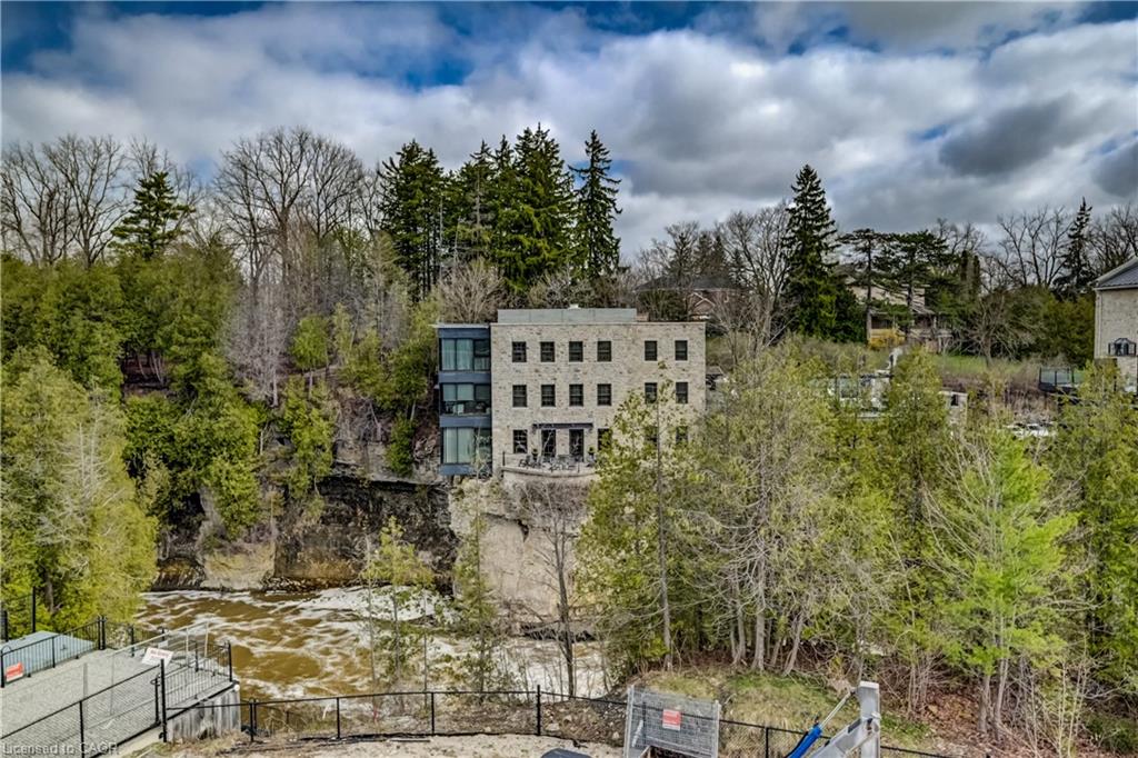 416-6523 Wellington 7 Road Property Photo 4