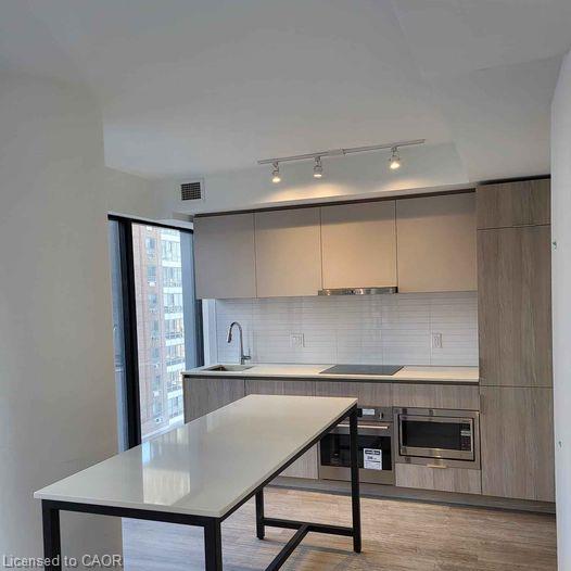 503-47 Mutual Street Property Photo 2