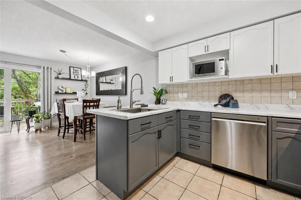 21-31 Schroder Crescent Property Photo 1