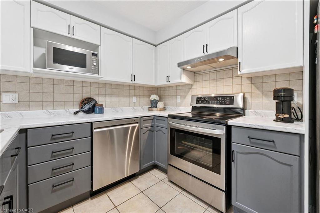 21-31 Schroder Crescent Property Photo 8
