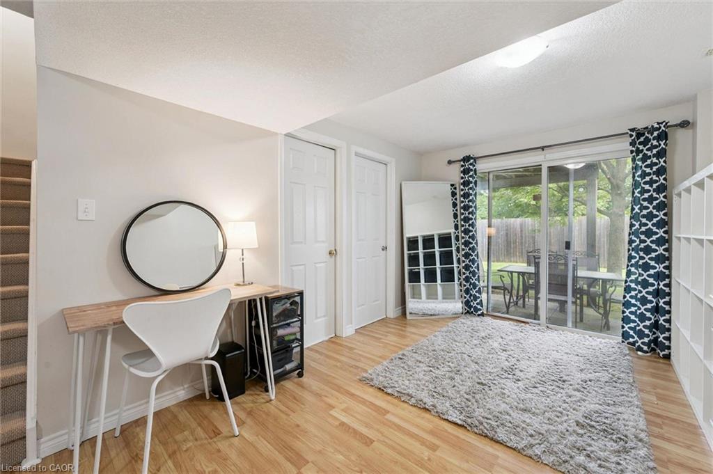 21-31 Schroder Crescent Property Photo 17