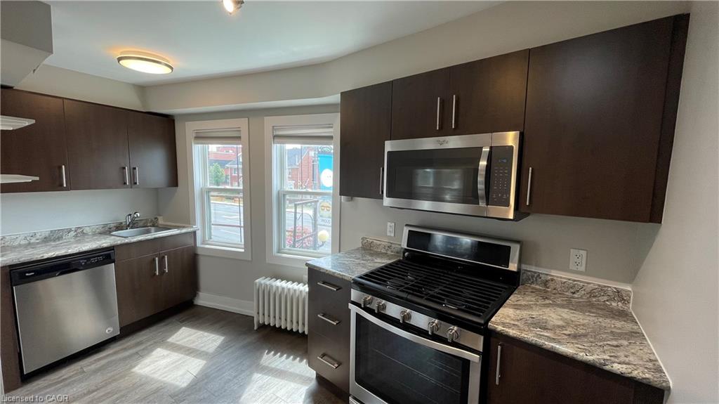 16-4 Ottawa Street N Property Photo 1