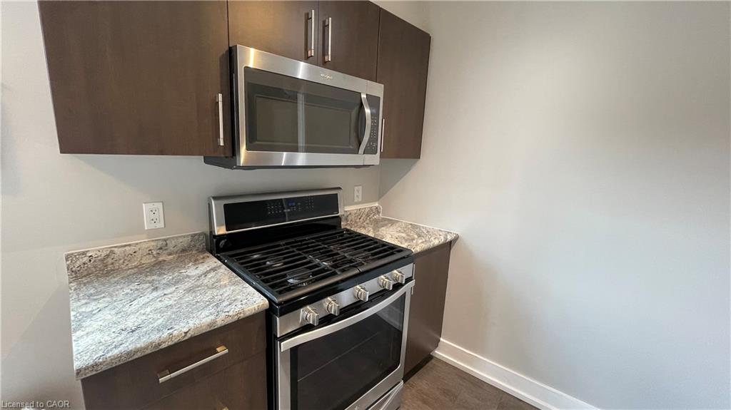 16-4 Ottawa Street N Property Photo 2