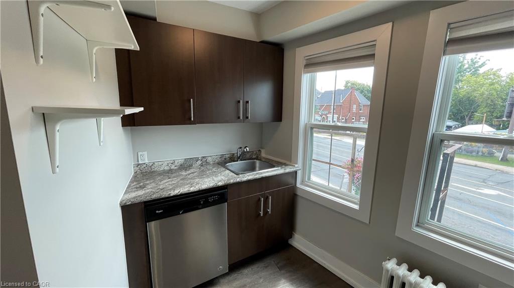 16-4 Ottawa Street N Property Photo 3
