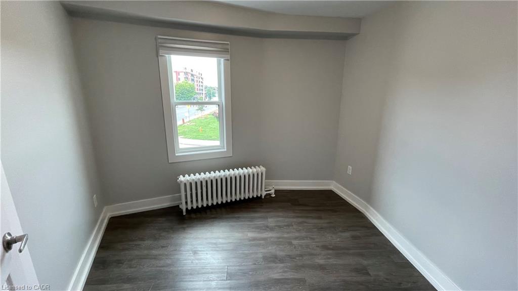 16-4 Ottawa Street N Property Photo 6