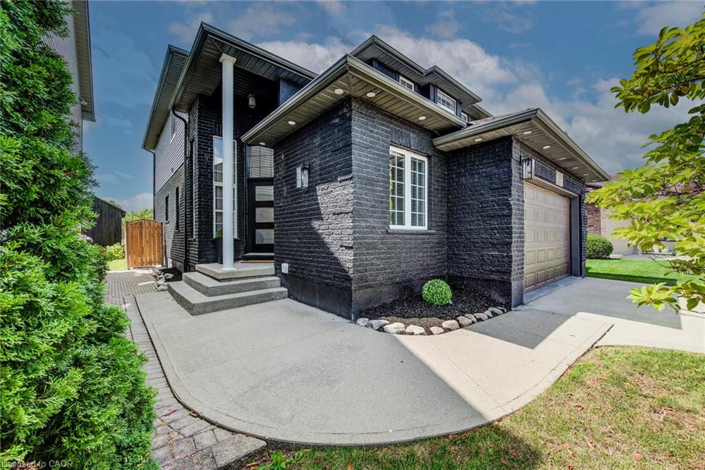 210 Hawkswood Drive Property Photo 3