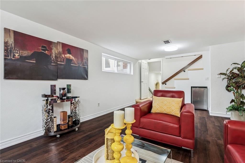 7 Rollins Place Property Photo 2
