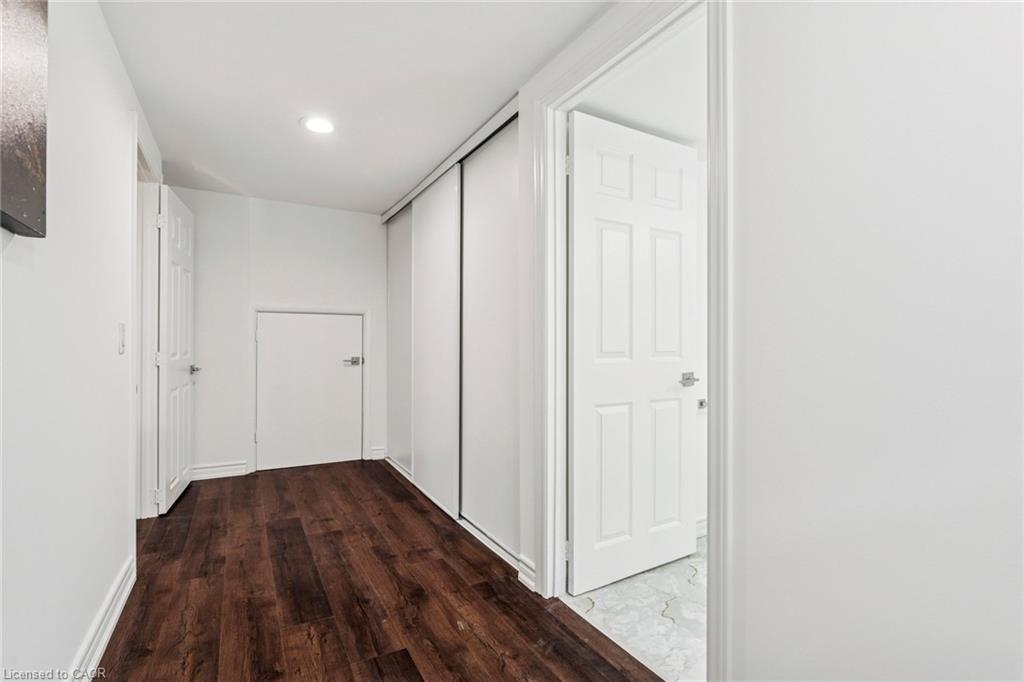 7 Rollins Place Property Photo 3