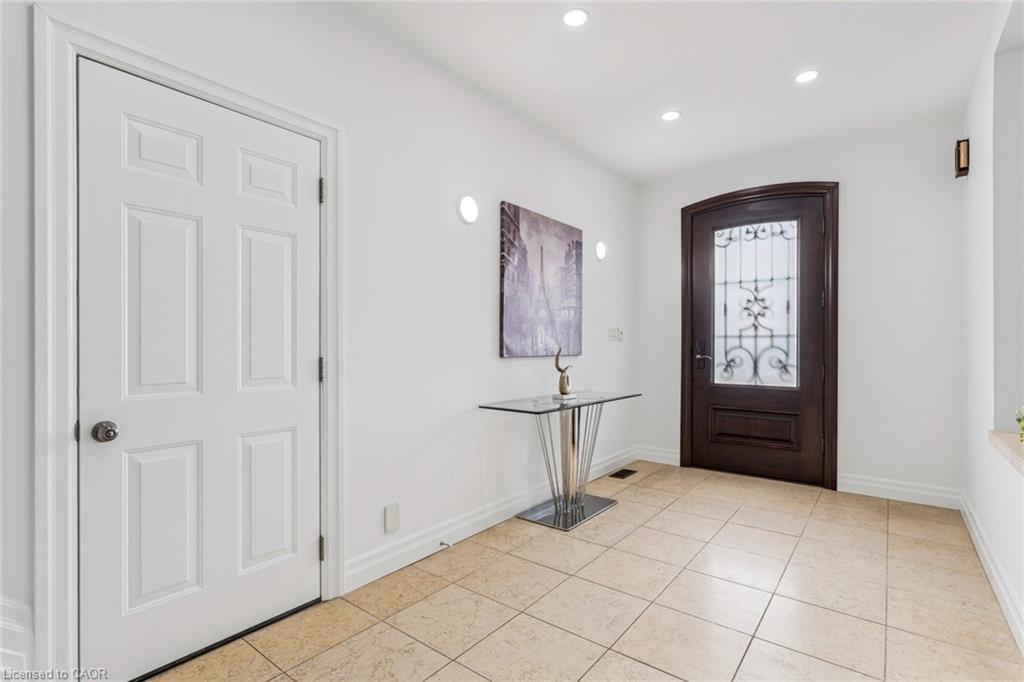 7 Rollins Place Property Photo 11