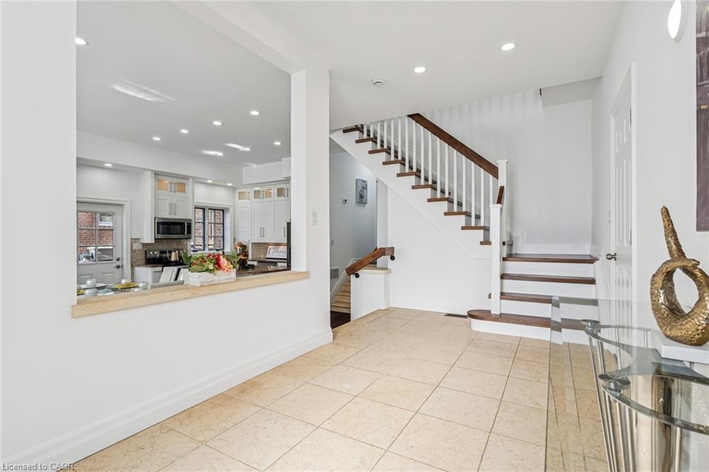 7 Rollins Place Property Photo 12