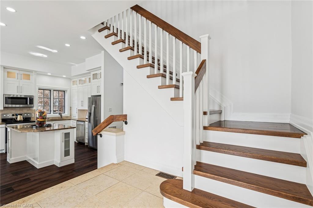 7 Rollins Place Property Photo 13
