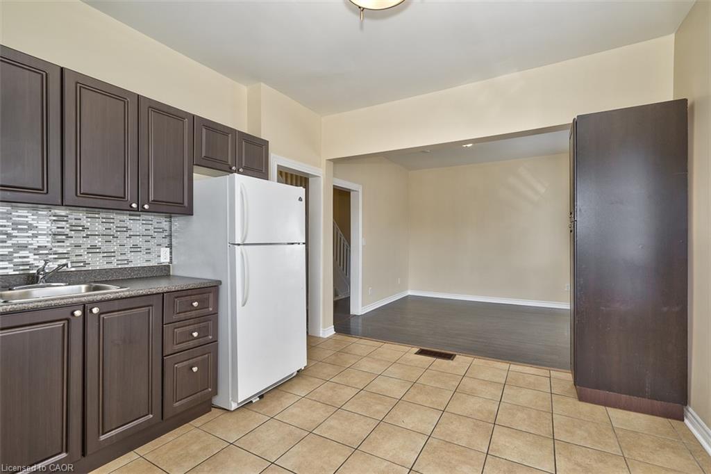 2-340 Cannon Street E Property Photo 4