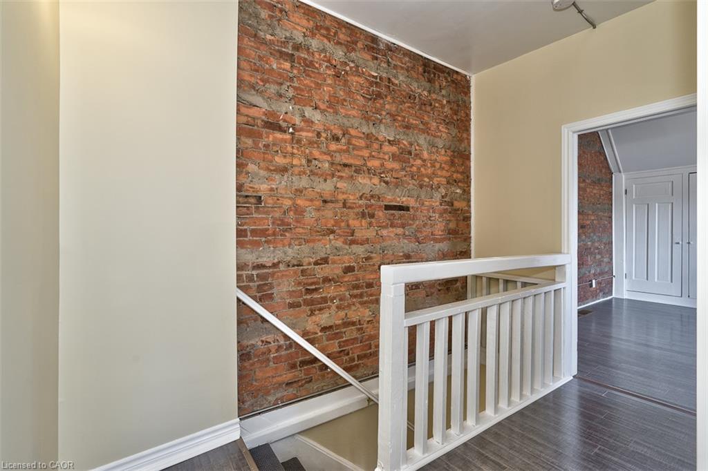 2-340 Cannon Street E Property Photo 11