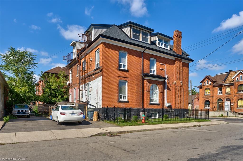 2-340 Cannon Street E Property Photo 17