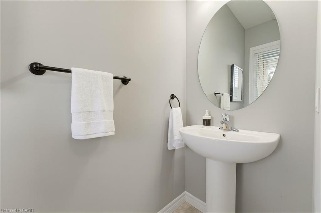 741 Hollinger Avenue S Property Photo 14