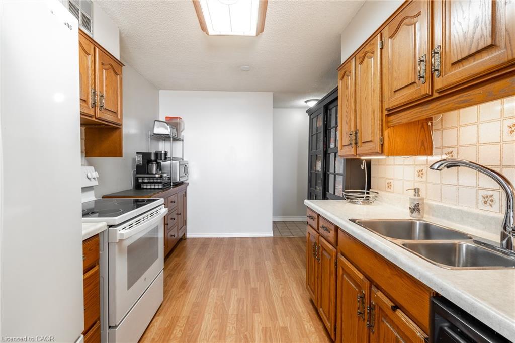 811-700 Dynes Road Property Photo 13