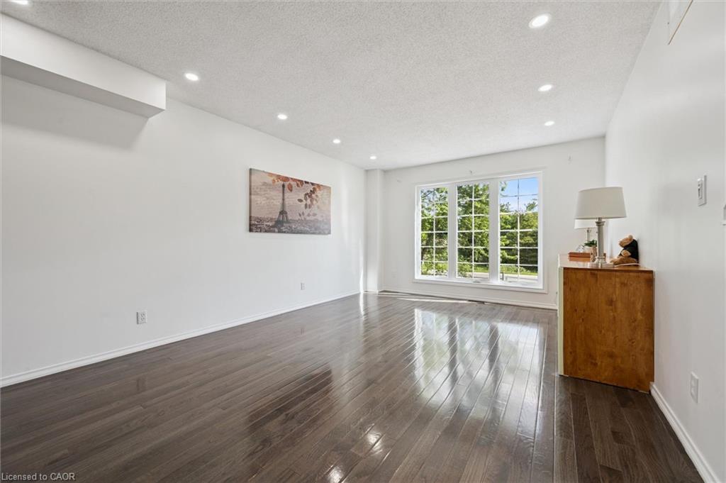 9-600 White Elm Boulevard Property Photo 3