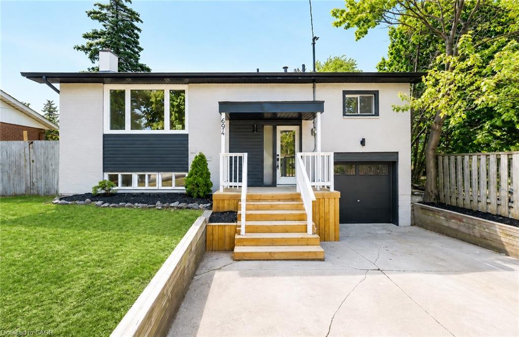 694 Upper Ottawa Street Property Photo 1