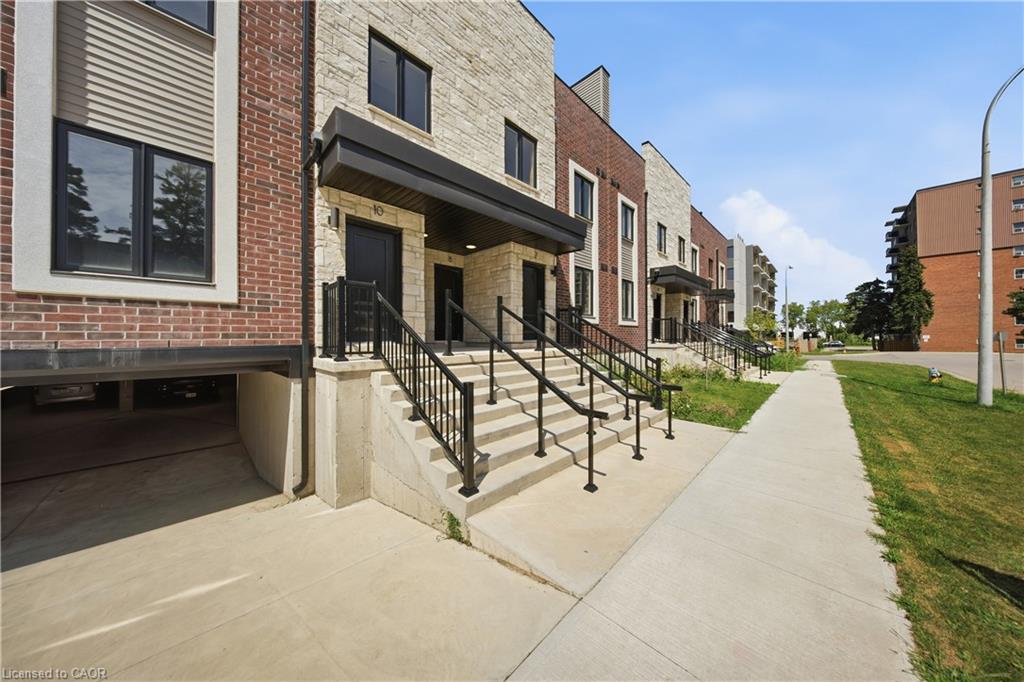 10-2 Slessor Boulevard Property Photo 3