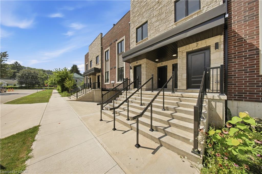 10-2 Slessor Boulevard Property Photo 4