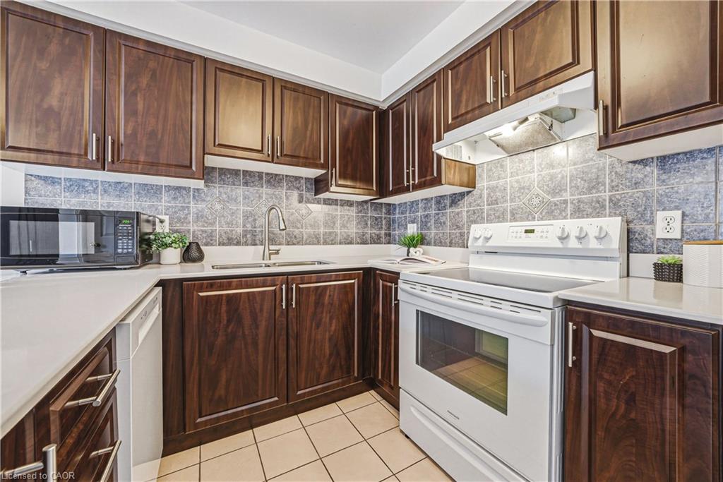 28-3140 Fifth Line W Property Photo 9