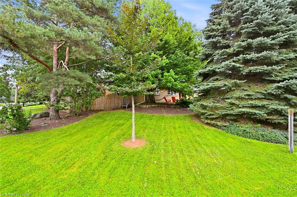 760 Kingsway Drive Property Photo 2