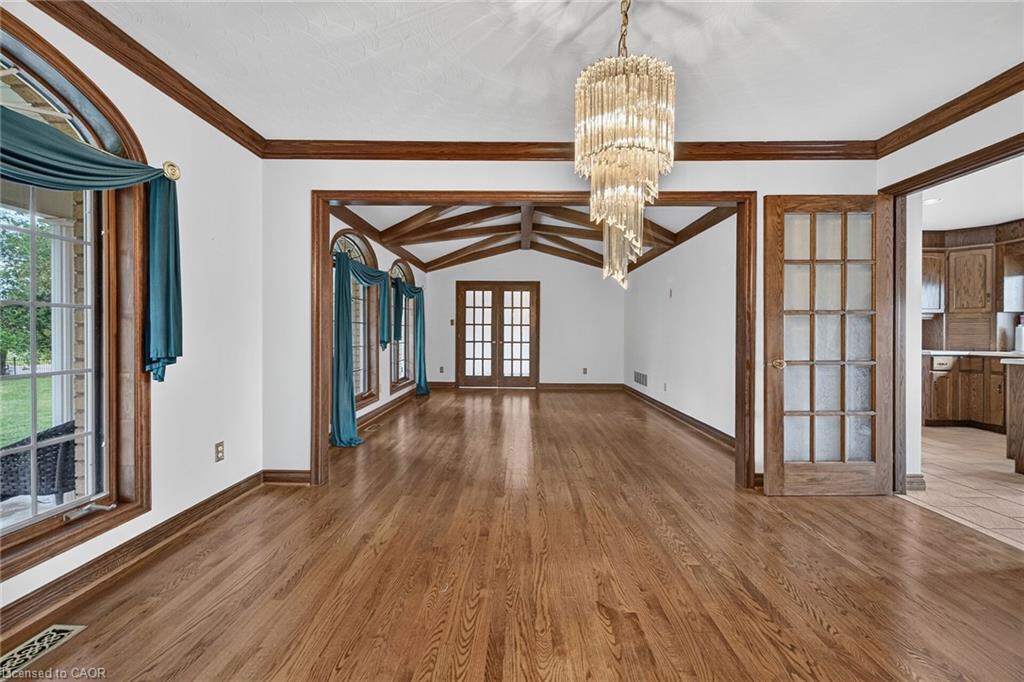 7011 Dickenson Road E Property Photo 13