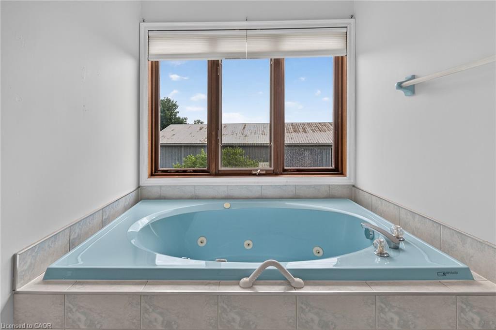 7011 Dickenson Road E Property Photo 28