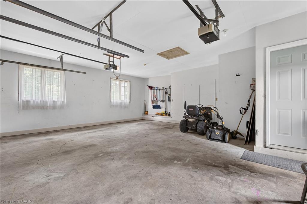 7011 Dickenson Road E Property Photo 34