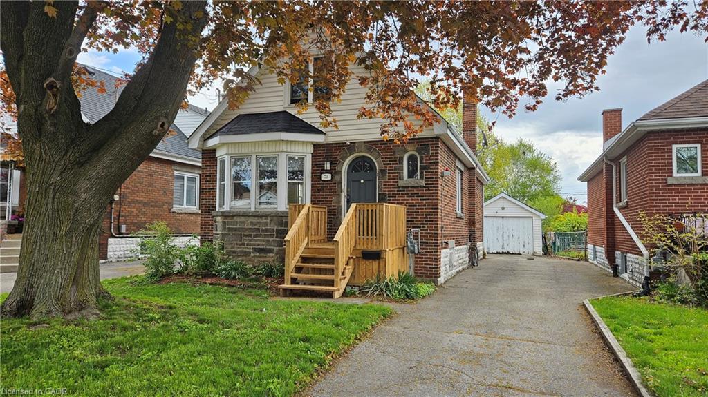 75 Barons Avenue S Property Photo 2