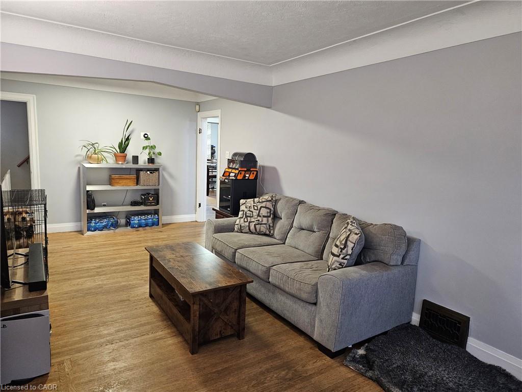 75 Barons Avenue S Property Photo 4